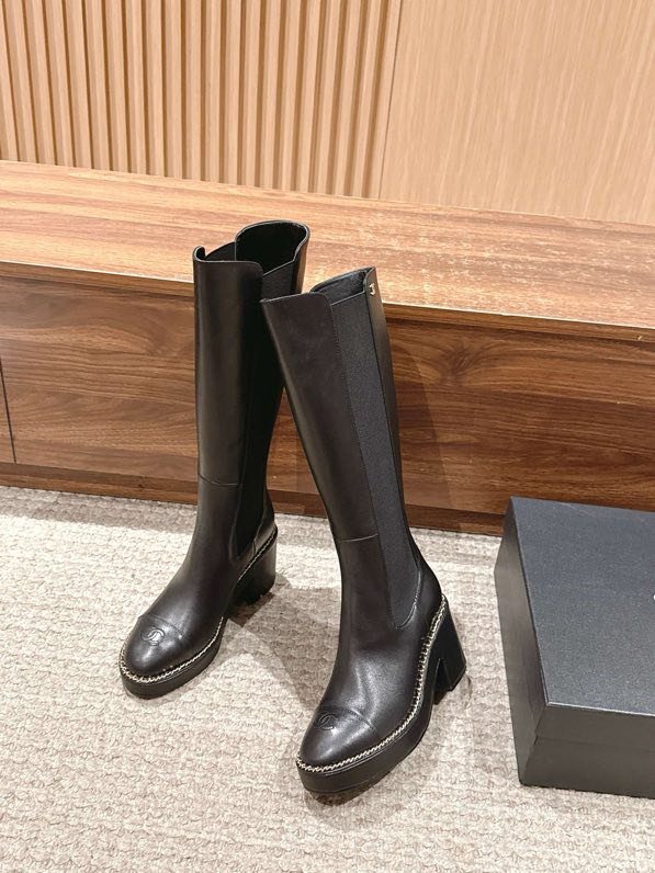 Сапоги Chanel с цепочкой на толстом каблуке фото 4