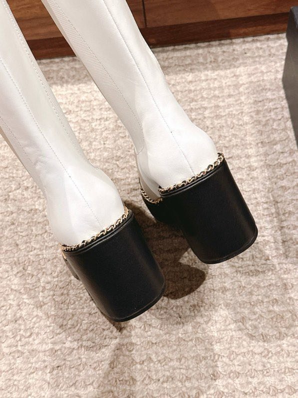 Сапоги Chanel с цепочкой на толстом каблуке фото 5