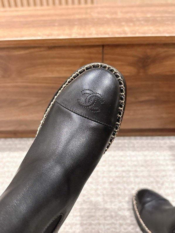 Сапоги Chanel с цепочкой на толстом каблуке фото 5