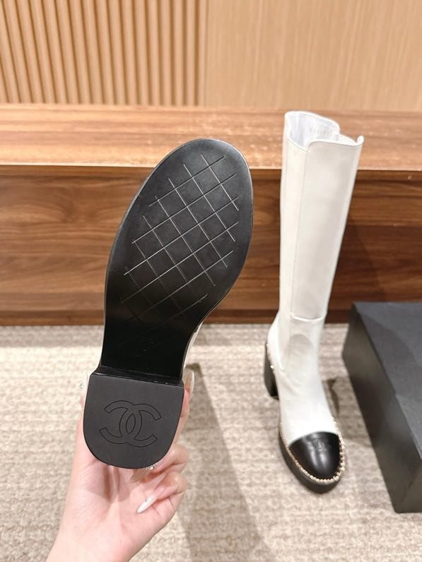 Сапоги Chanel с цепочкой на толстом каблуке фото 6