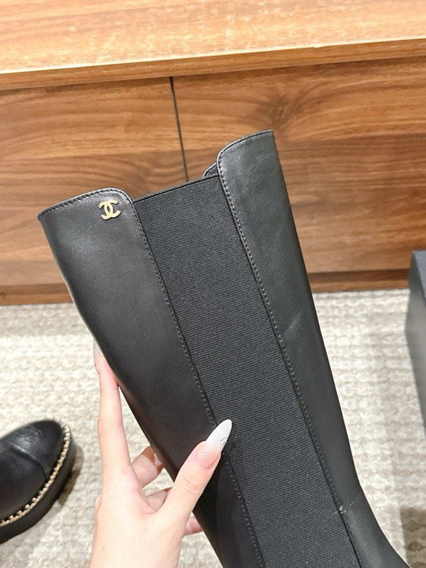 Сапоги Chanel с цепочкой на толстом каблуке фото 9