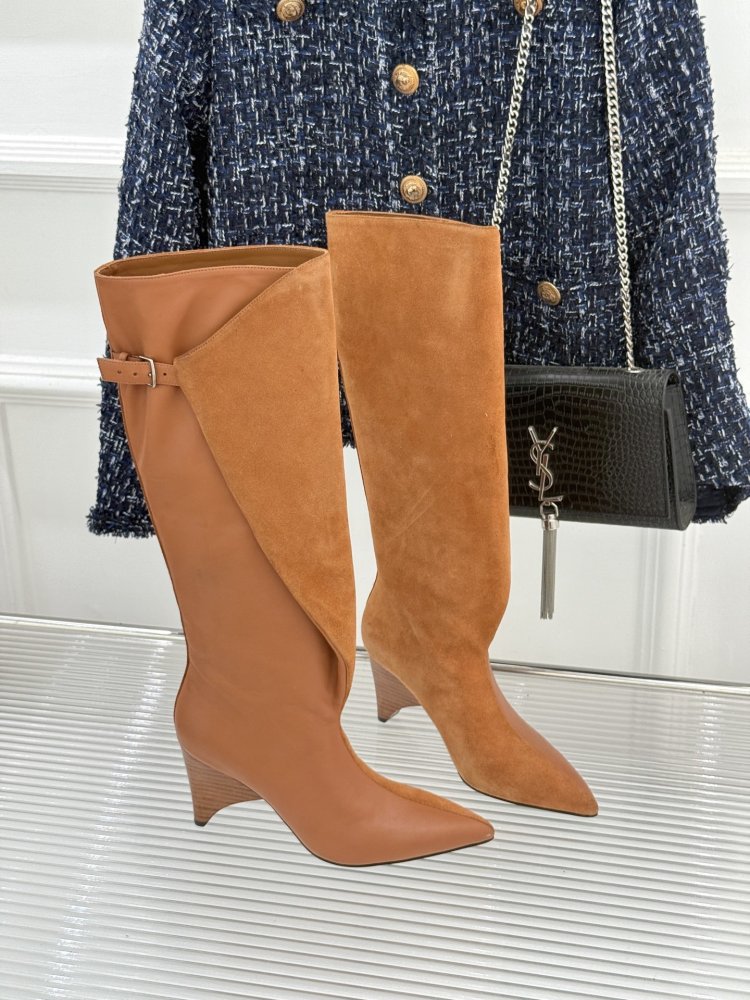 Сапоги кожаные на каблуке с острым носком фото 3