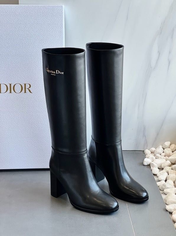 Сапоги кожаные на массивном каблуке