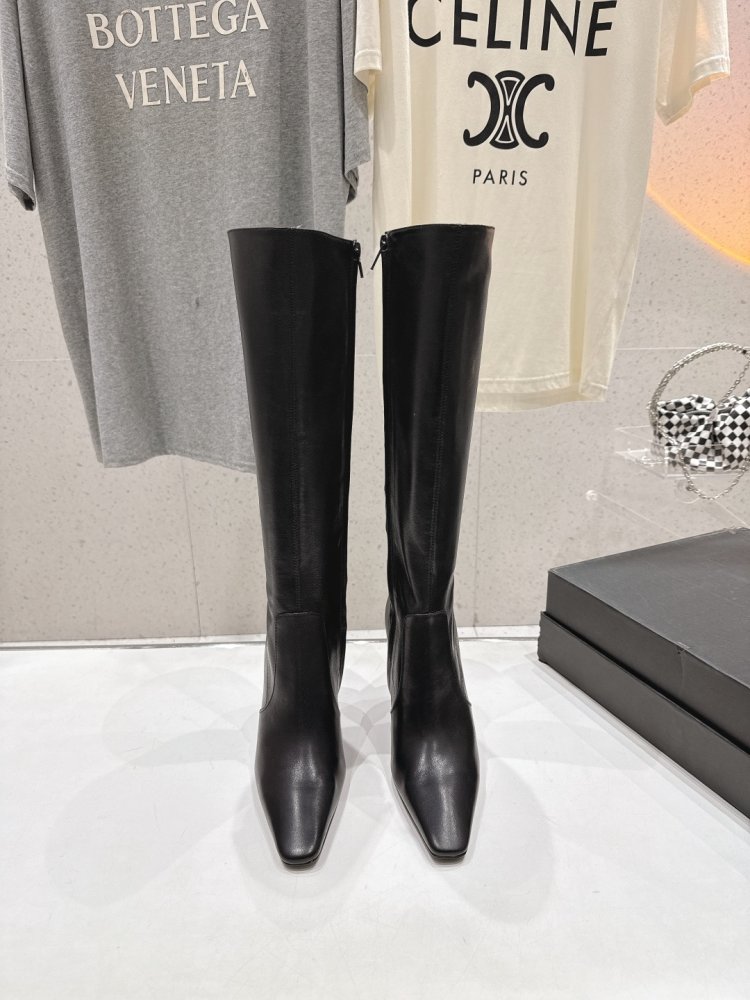 Сапоги кожаные на высоком каблуке