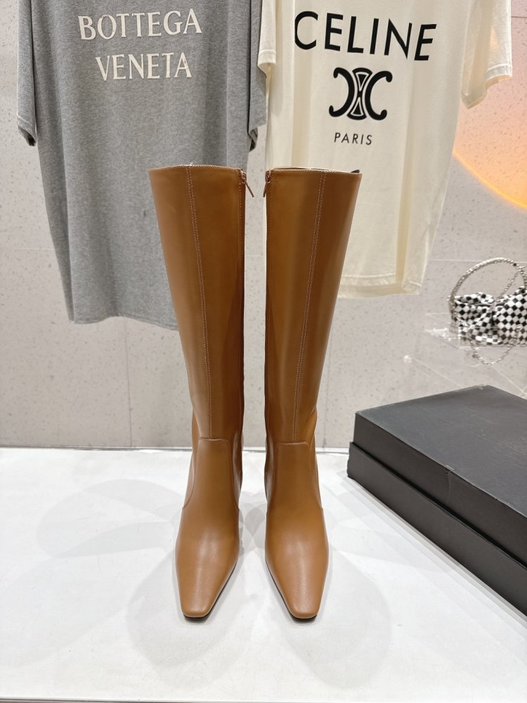 Сапоги кожаные на высоком каблуке