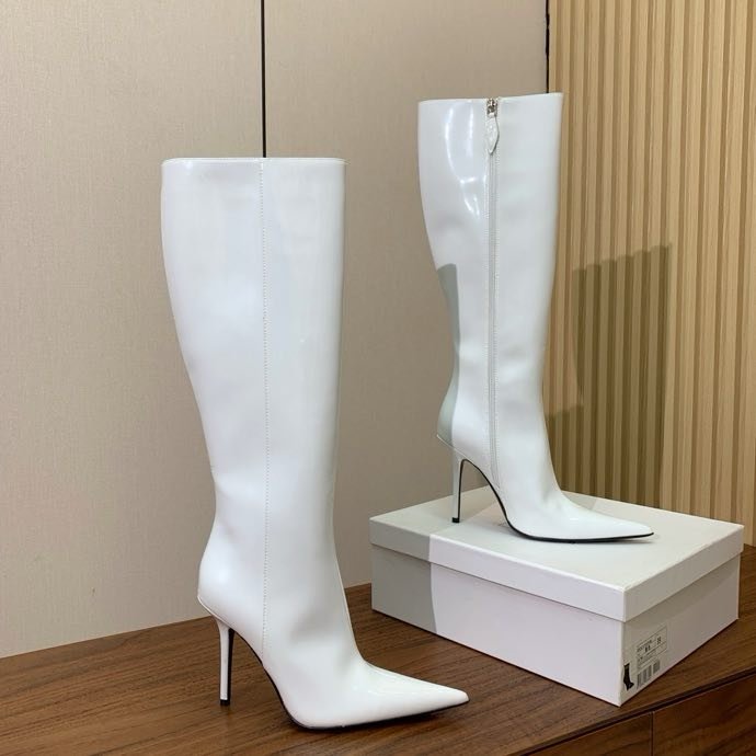 Сапоги кожаные с острым носком и высоким каблуком