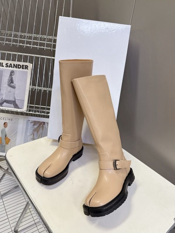 Сапоги кожаные с раздвоенным носком