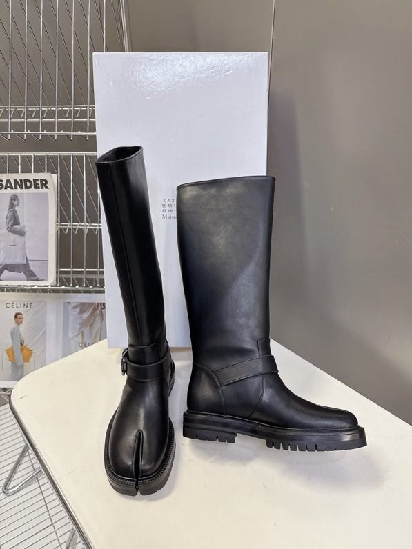 Сапоги кожаные с раздвоенным носком