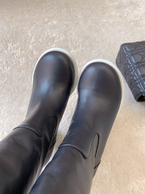 Чоботи шкіряні жіночі фото 2