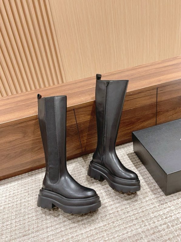 Чоботи на високою підошві