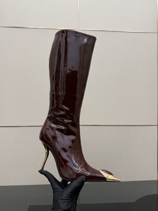 Чоботи на високому підборах з металевим носком