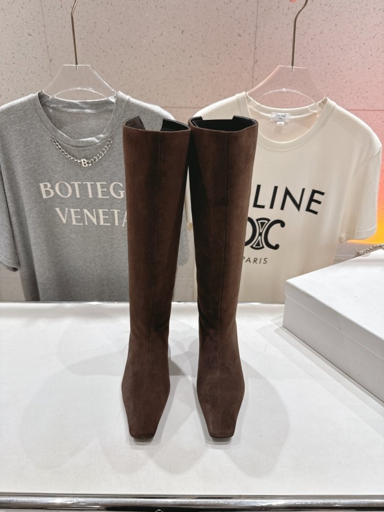 Сапоги на высоком каблуке