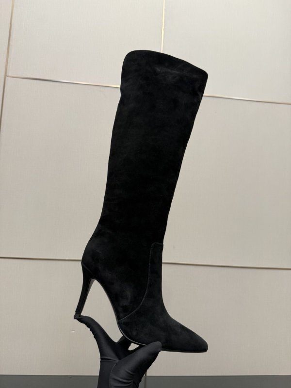 Чоботи на високому підборах