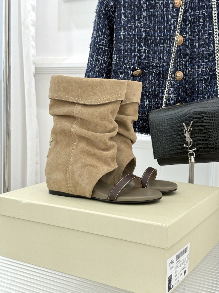 Чоботи з відкритим носом