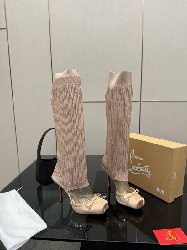 Сапоги с вязаным верхом на высоком каблуке