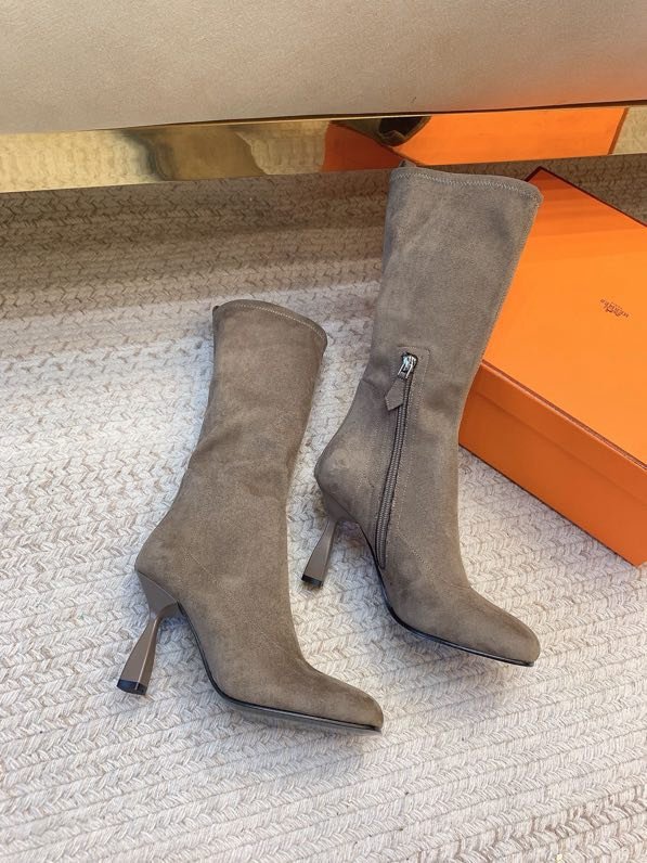 Сапоги замшевые на высоком каблуке