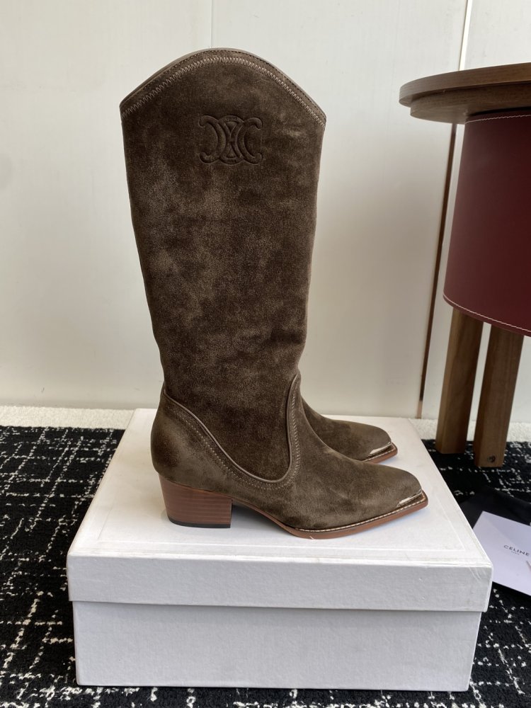 Сапоги женские кожаные на массивном каблуке с острым носком