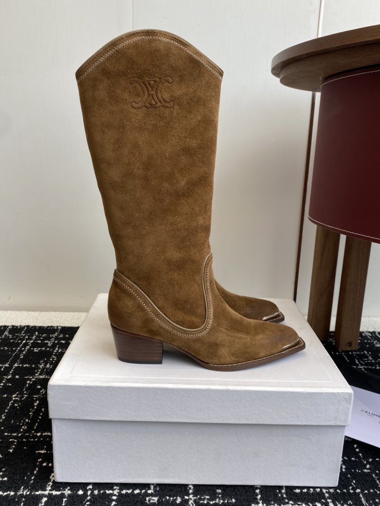 Чоботи жіночі шкіряні на масивному підборах з гострим носком