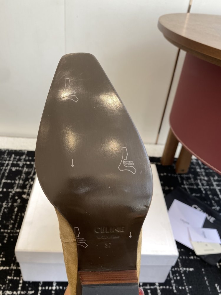 Сапоги женские кожаные на массивном каблуке с острым носком фото 9