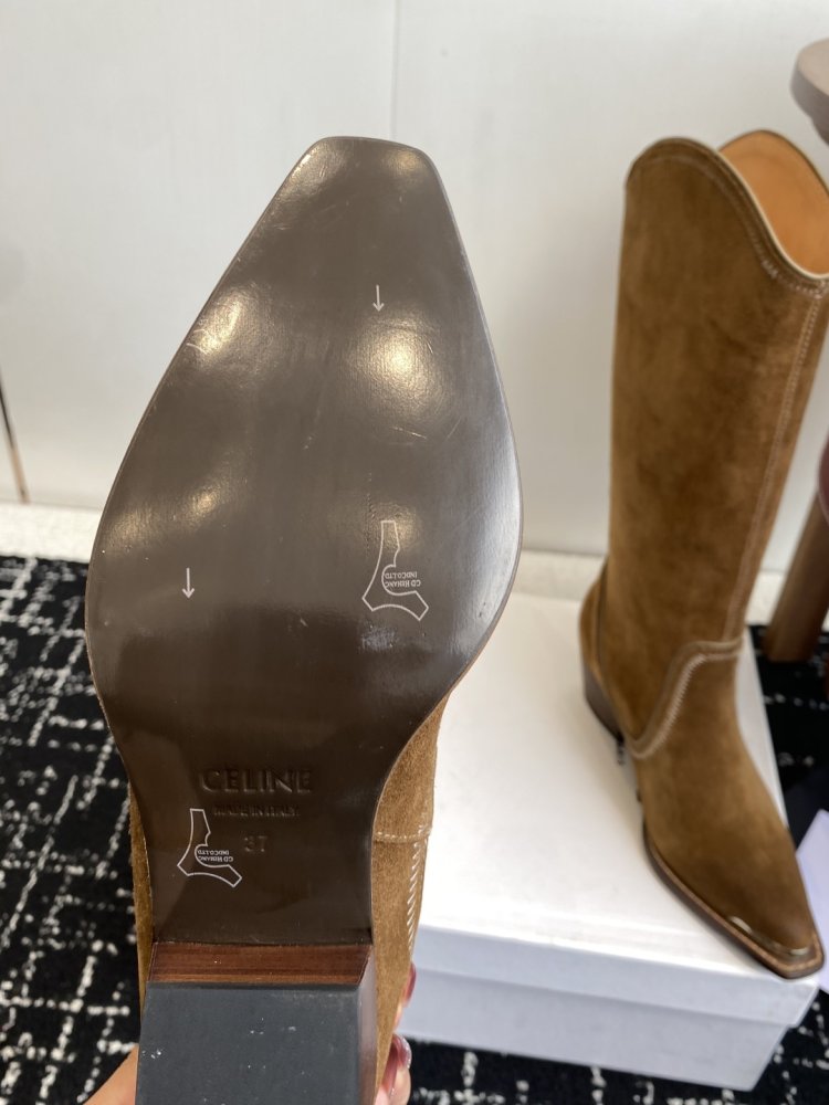 Чоботи жіночі шкіряні на масивному підборах з гострим носком фото 9