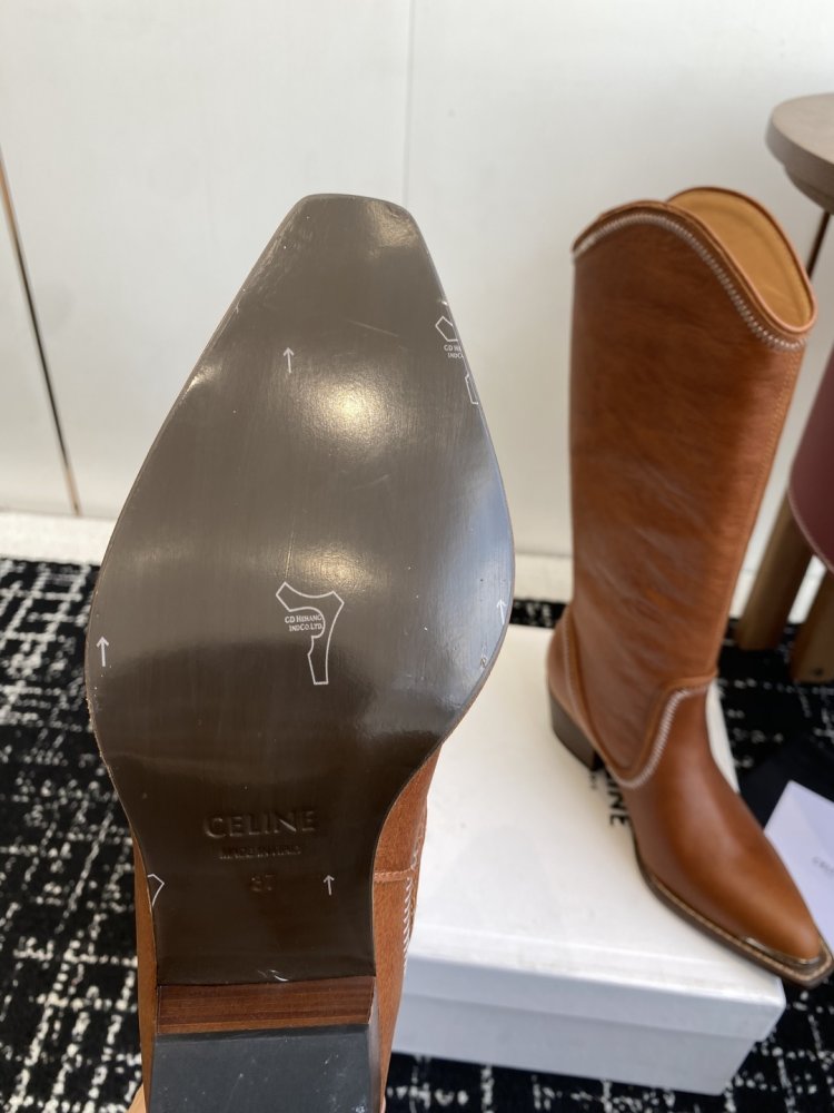 Чоботи жіночі шкіряні на масивному підборах з гострим носком фото 9