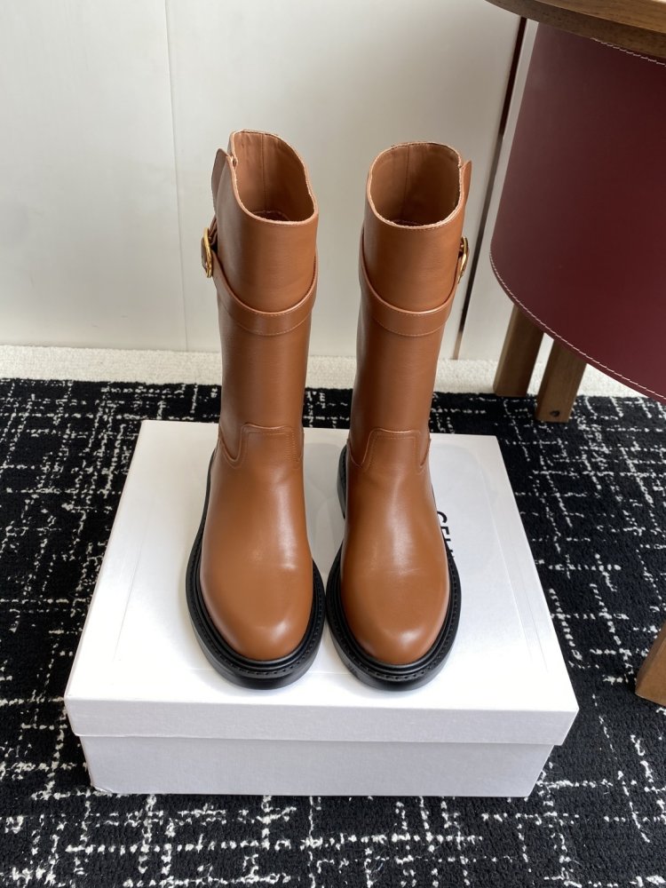 Boots women's leather at British style Arc de Triomphe