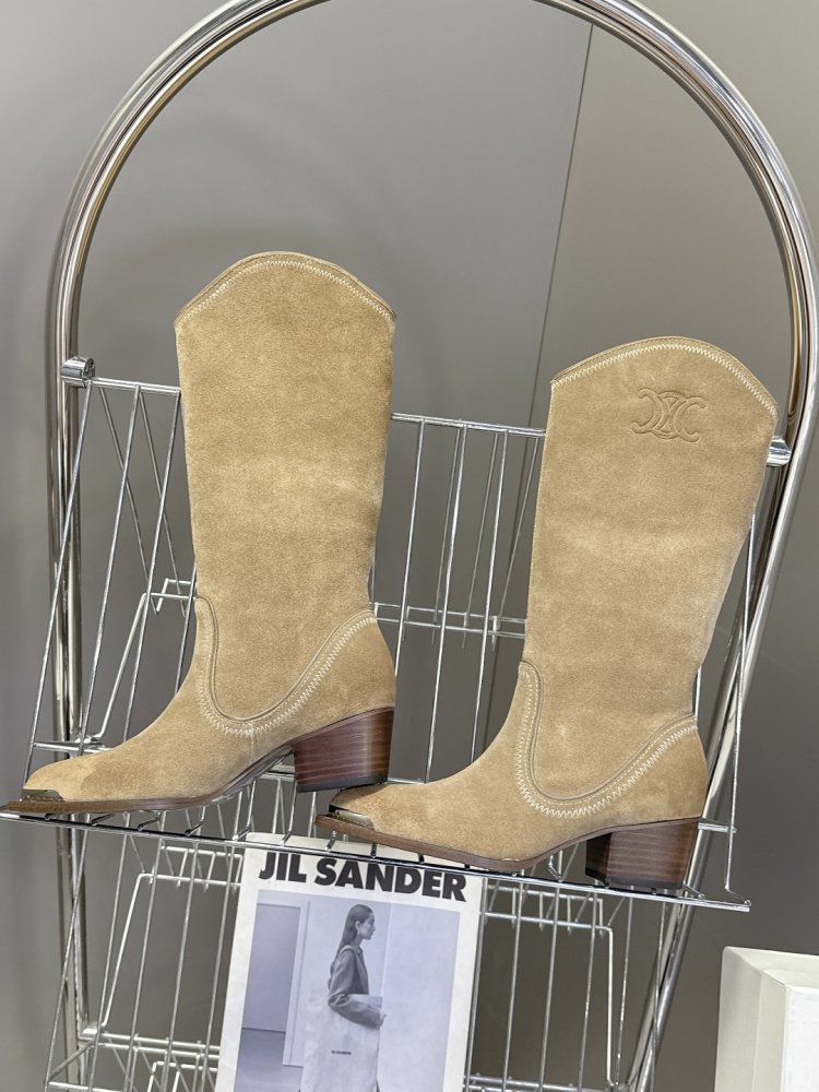 Чоботи жіночі шкіряні