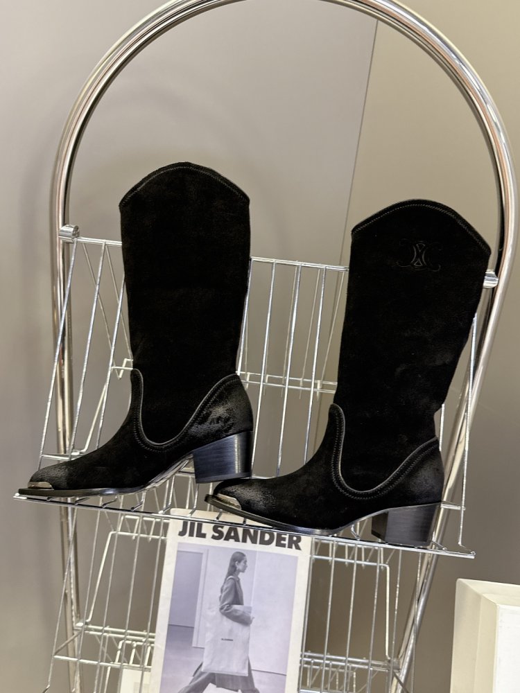 Чоботи жіночі шкіряні