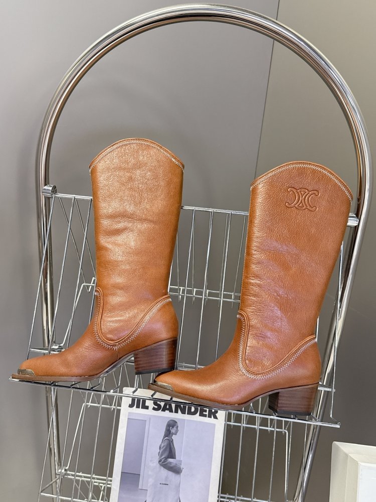 Чоботи жіночі шкіряні