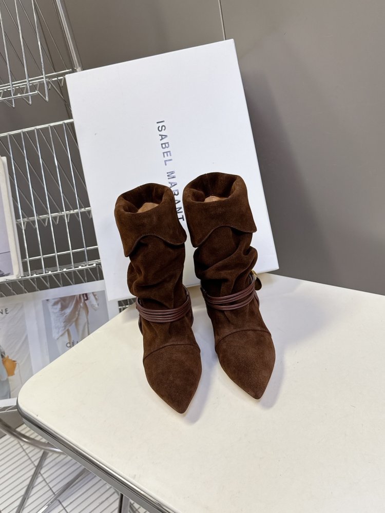 Чоботи жіночі на підборах