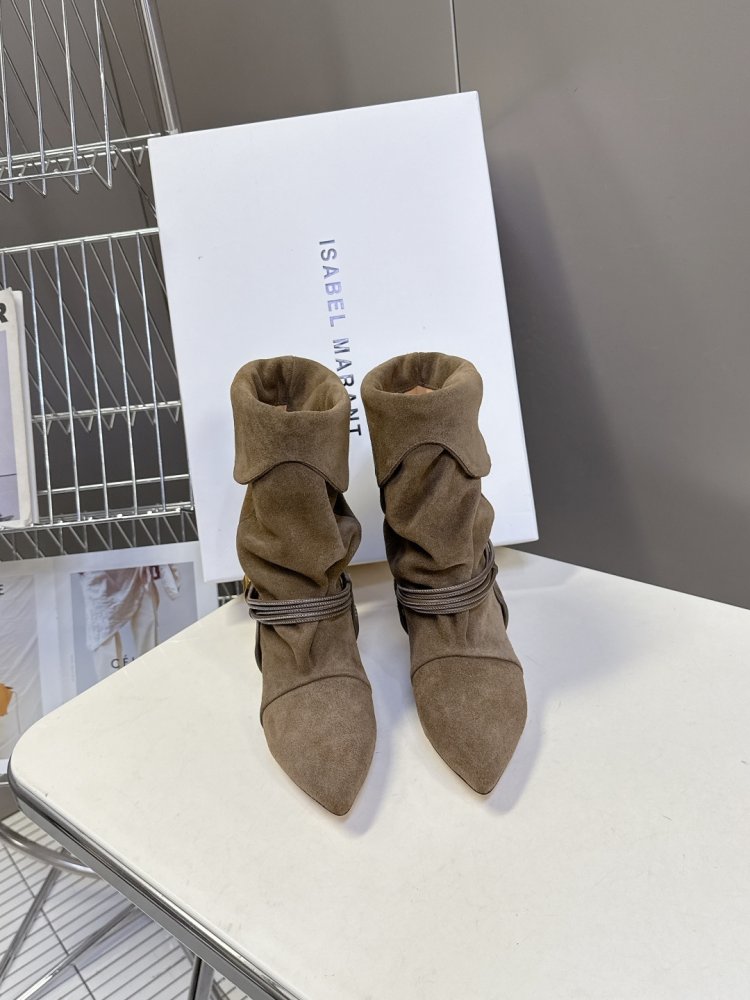 Сапоги женские на каблуке