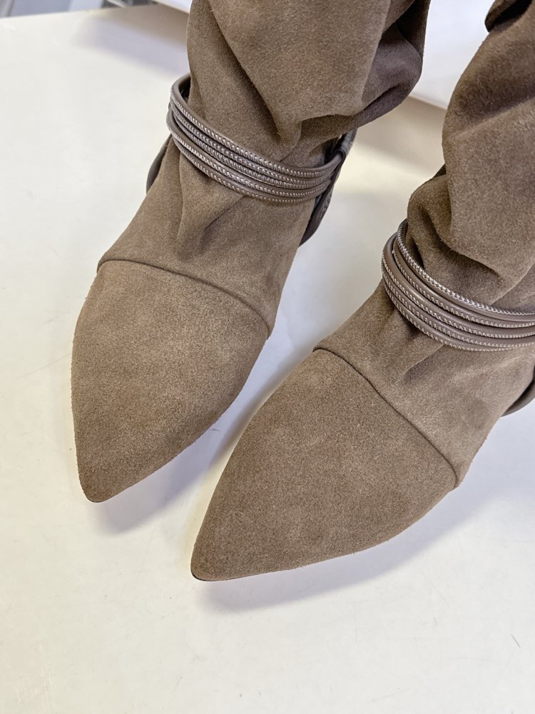 Сапоги женские на каблуке фото 8