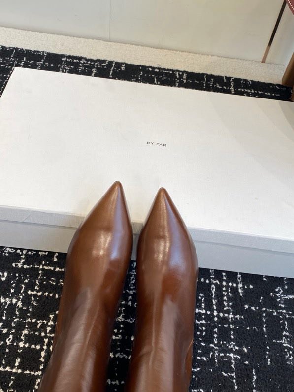 Сапоги женские на коротком каблуке фото 8