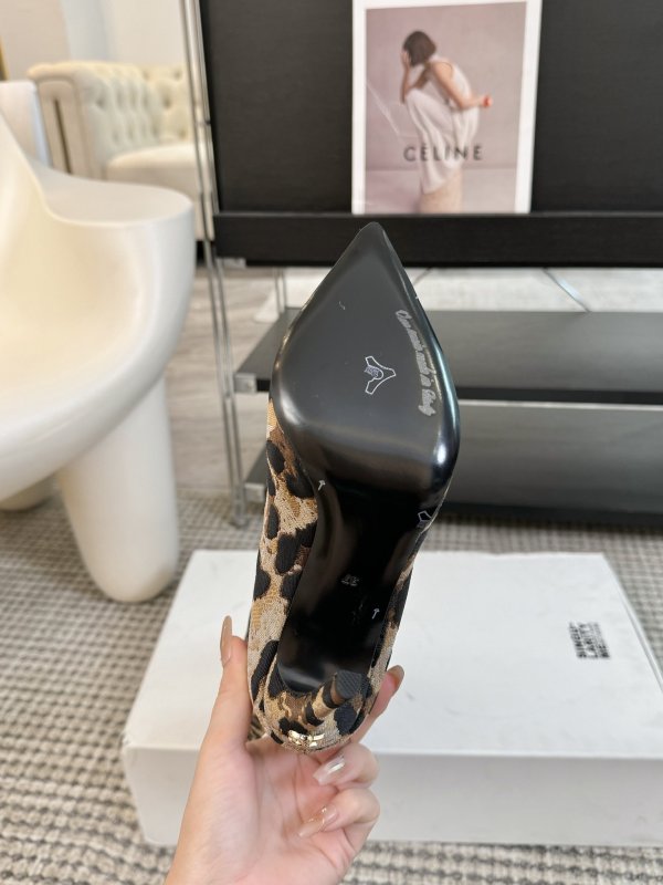 Сапоги женские на шпильке фото 9