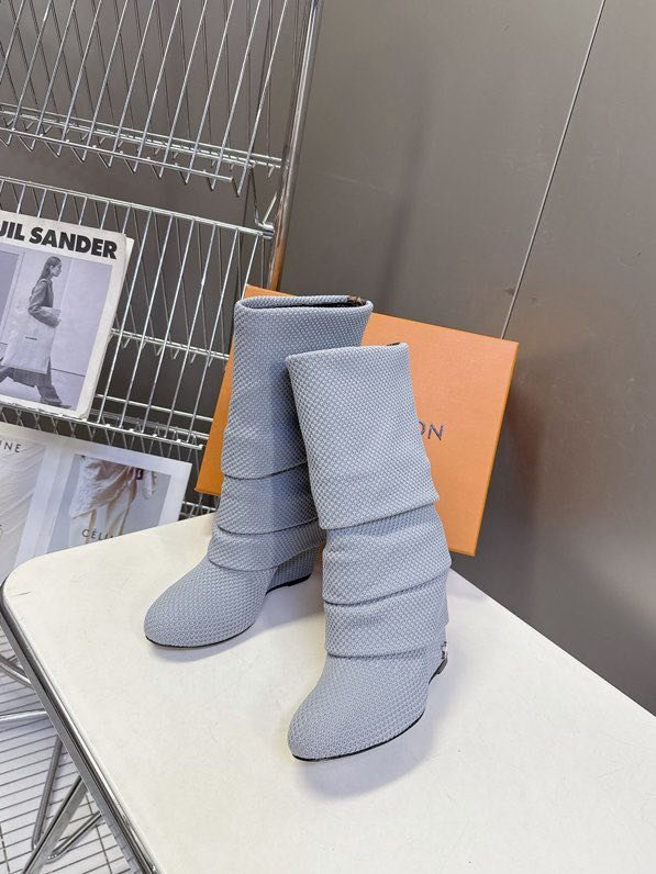 Сапоги женские на танкетке фото 3