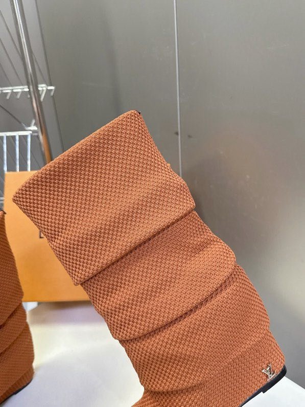 Сапоги женские на танкетке фото 3