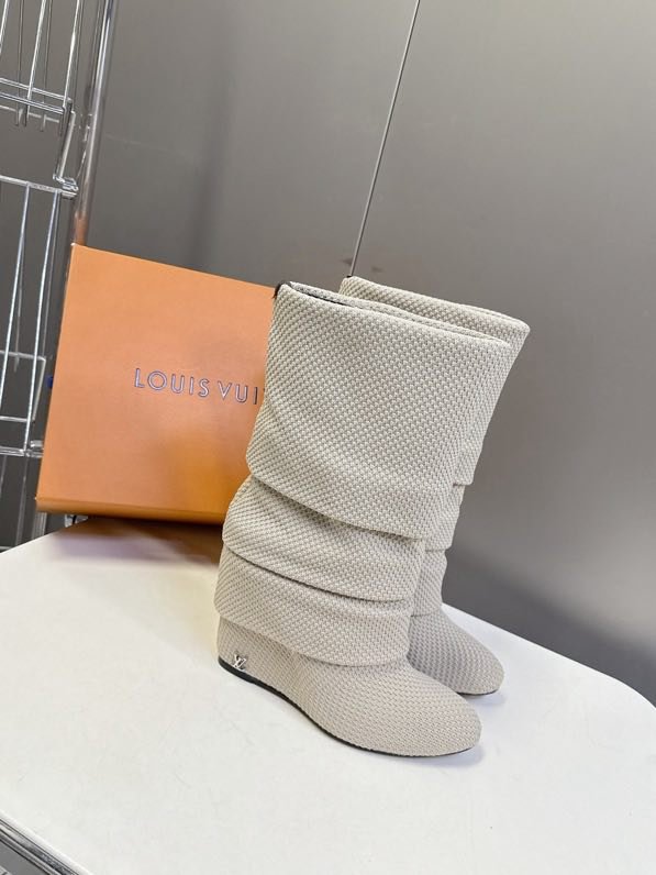 Сапоги женские на танкетке фото 4