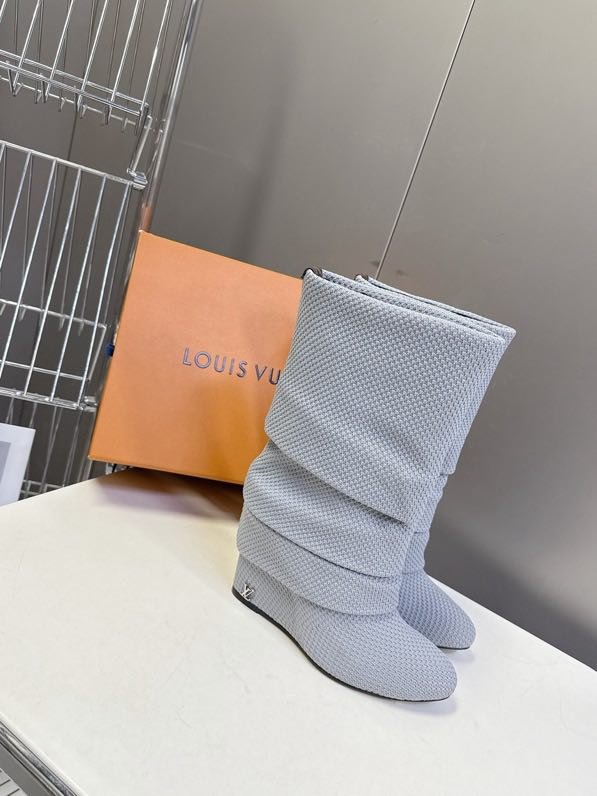 Сапоги женские на танкетке фото 4