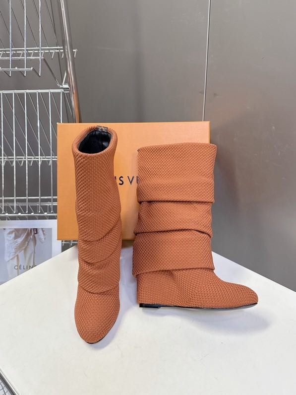 Сапоги женские на танкетке фото 4