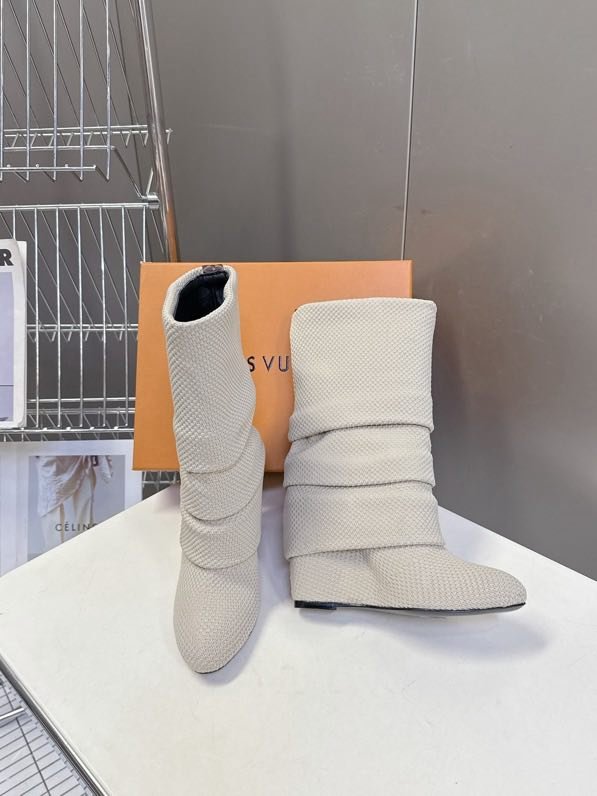 Сапоги женские на танкетке фото 5