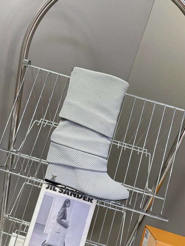 Сапоги женские на танкетке фото 5