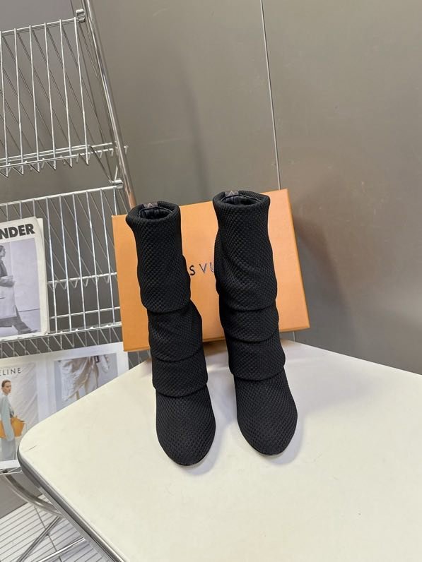 Сапоги женские на танкетке фото 6