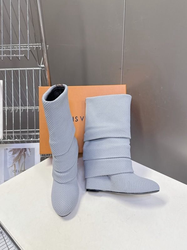 Сапоги женские на танкетке фото 6