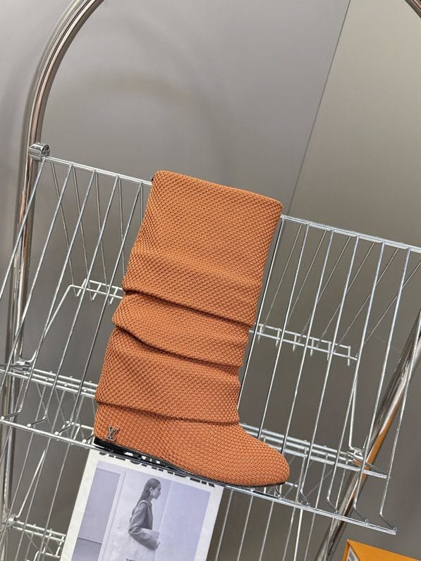 Сапоги женские на танкетке фото 6