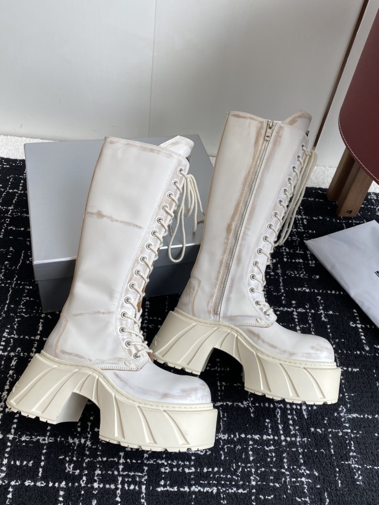 Сапоги женские на толстой подошве фото 4