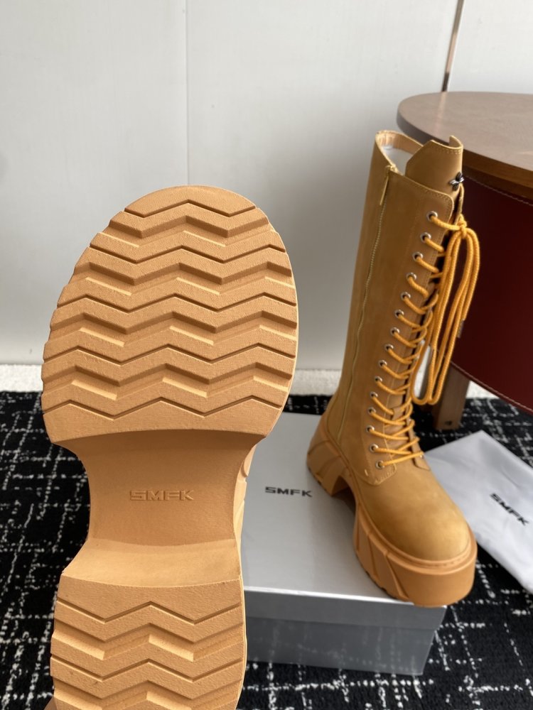 Сапоги женские на толстой подошве фото 9