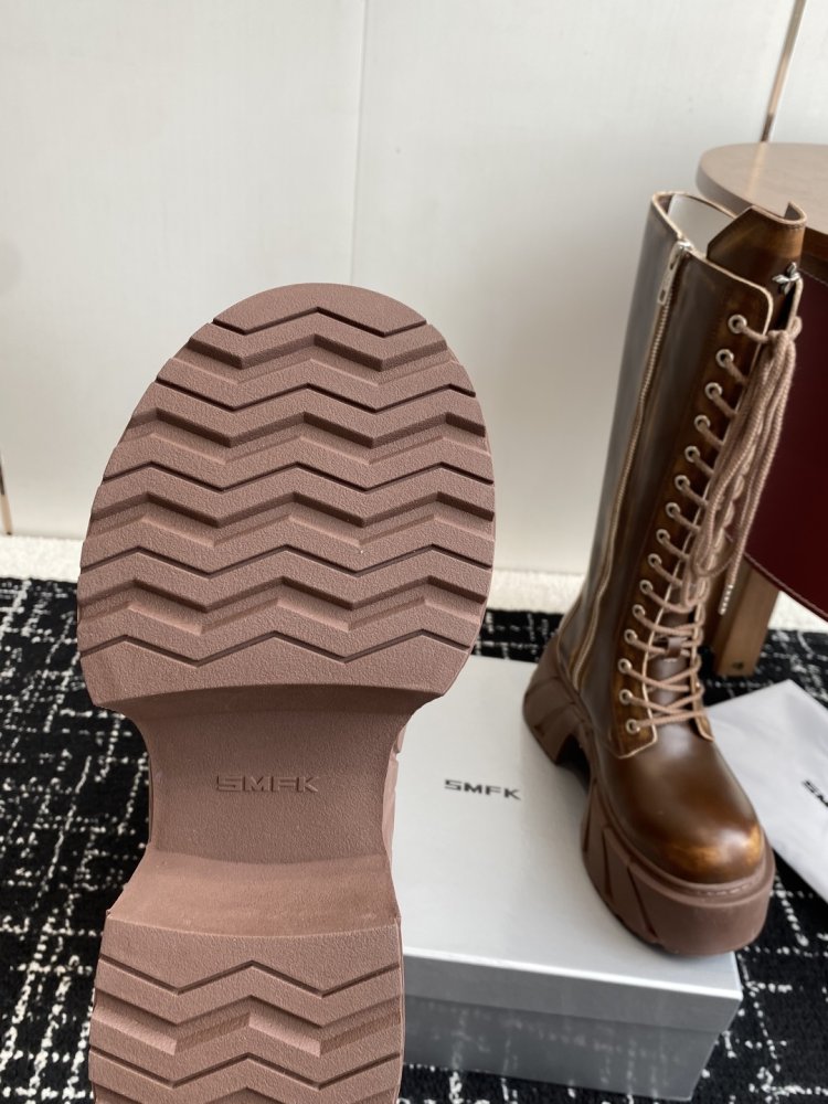 Сапоги женские на толстой подошве фото 9