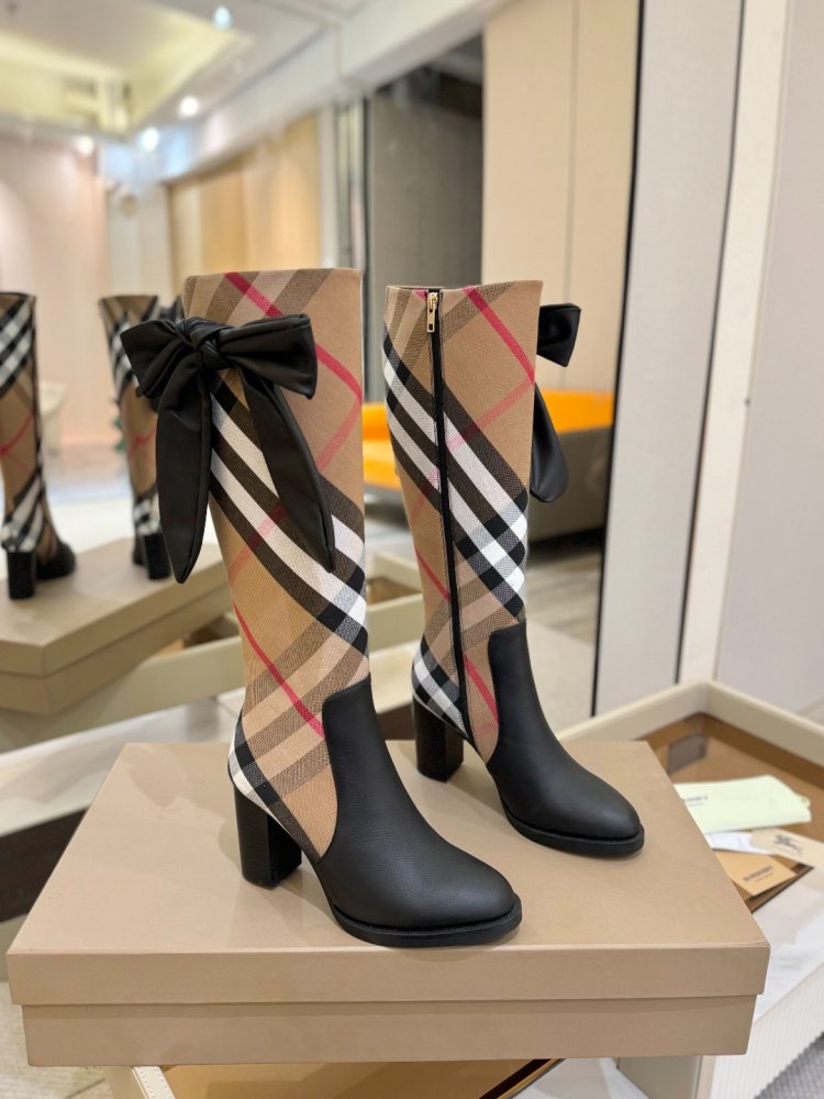 Boots women's on thick heel фото 2