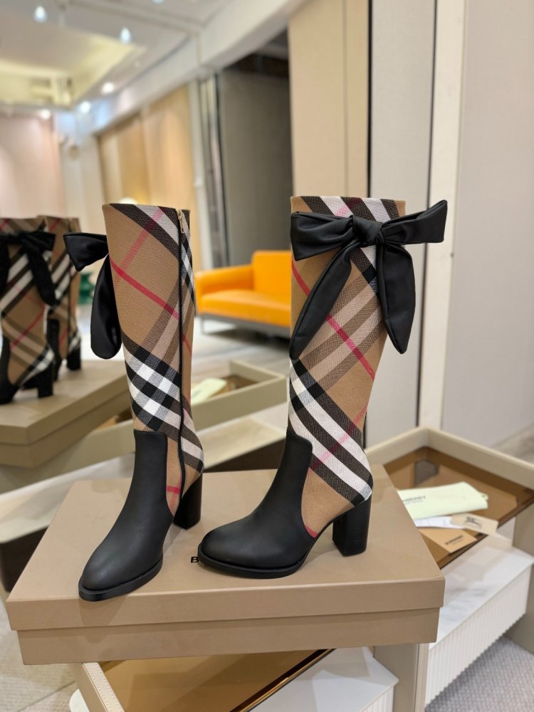 Boots women's on thick heel фото 6