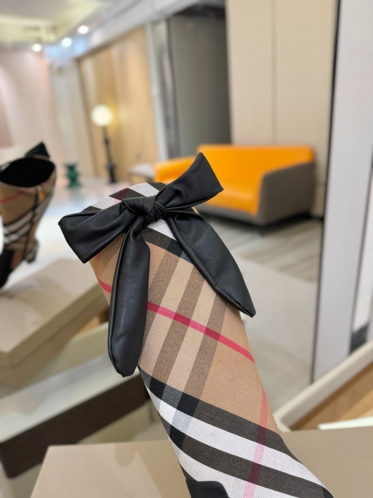 Boots women's on thick heel фото 8